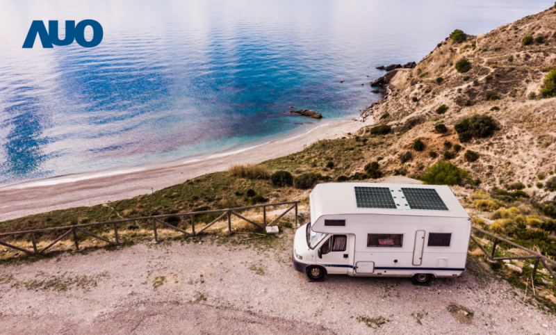 「可撓輕量化太陽光電板SunCurva」使用輕量特殊耐候型複合板取代傳統太陽能板的玻璃前板，不僅降低70%重量，每米平方僅3Kg；具有抗衝擊性能及通過電磁相容性測試，可應用於交通運輸工具，如露營車、遊艇等